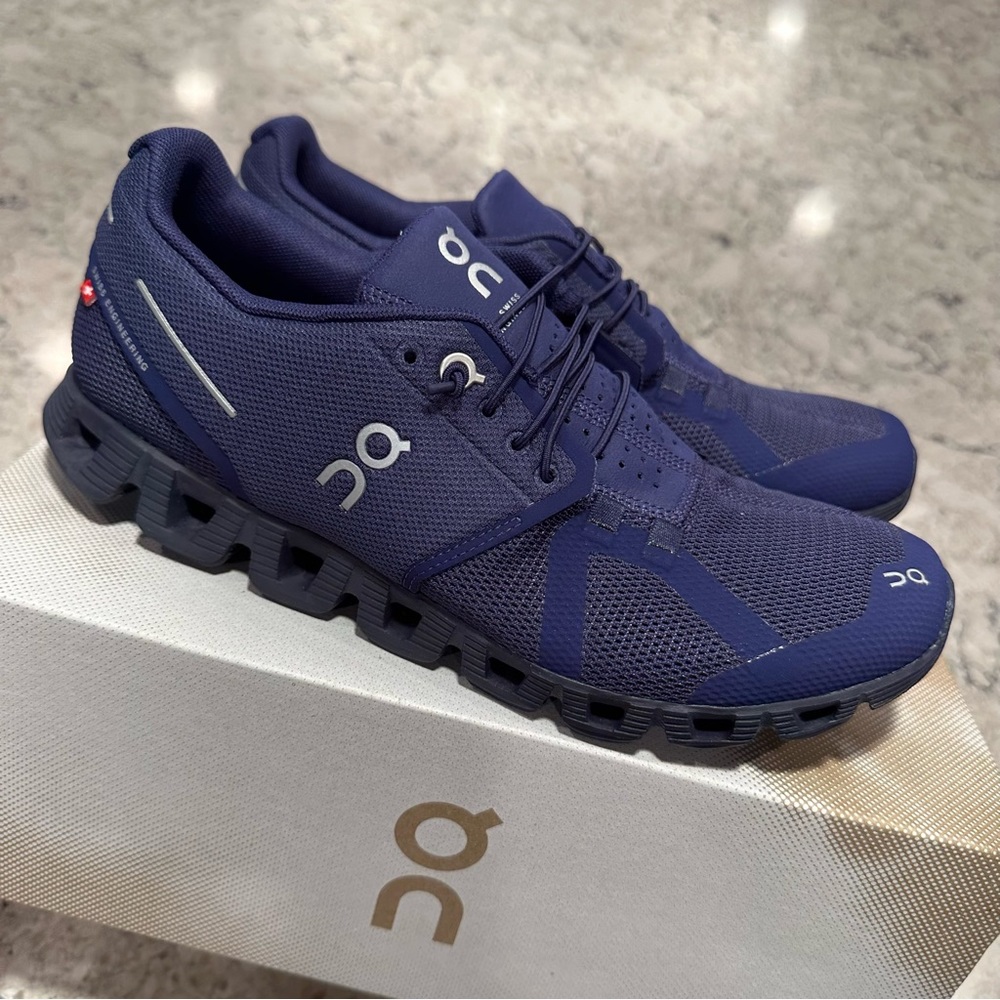 On Running Cloud Monochrome *limited edition* (Women’s 8.5)
